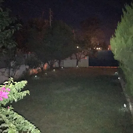 Mustakil Bahce Ve Havuzlu Serik
